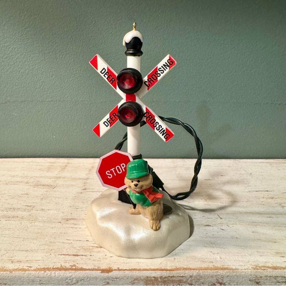 1990 Hallmark Keepsake Deer Crossing Vintage Ornament with Magic Blinking Lights - Picture 3 of 7